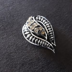 Brooch Pale Yellow Crystals Silver Colored Metal Swirls